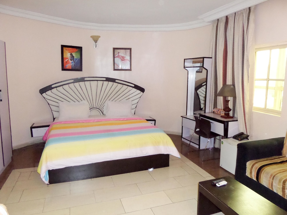 Royalview Hotel And Suites 27/62