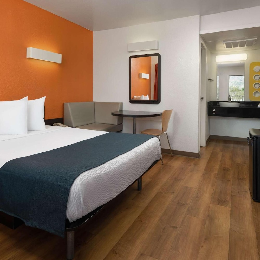 Motel6 Carpinteria, CA - Santa Barbara - North 30/59