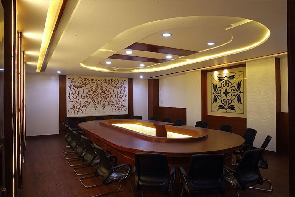 OYO Premium Bhai Bala Chowk 39/48