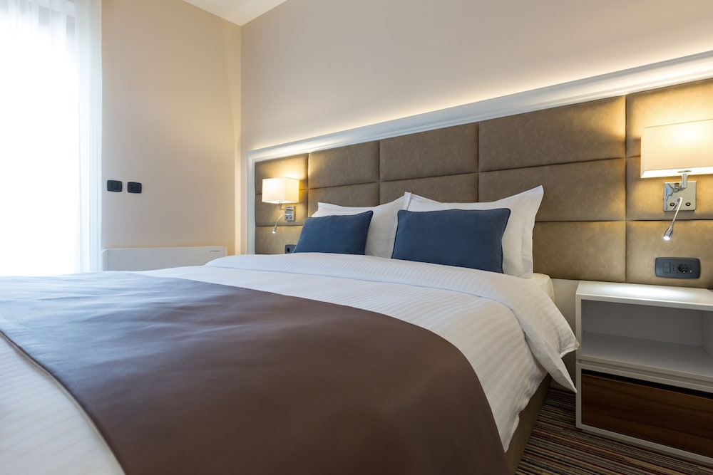 HOTEL TESLA SMART STAY 11/43