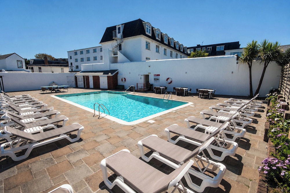 Norfolk Hotel 53/58