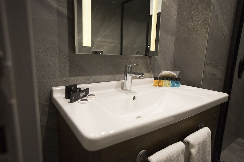 Emen S Hotel 47/48
