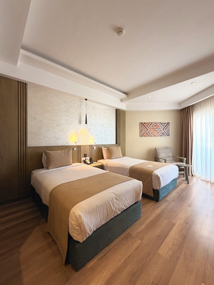 SUPERIOR ROOM