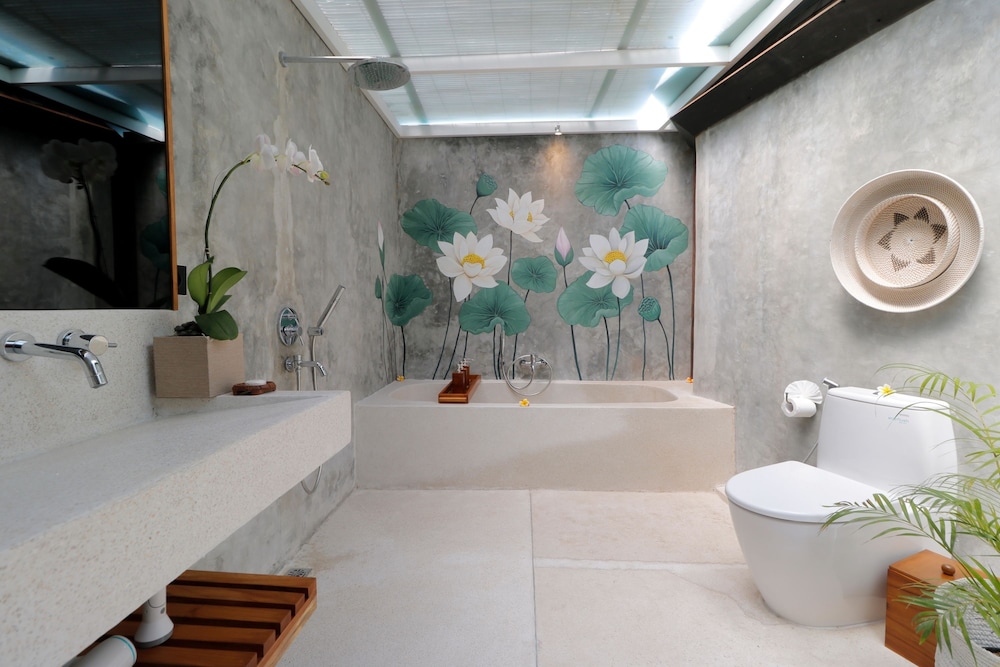 The Sender Pool Suite 45/50