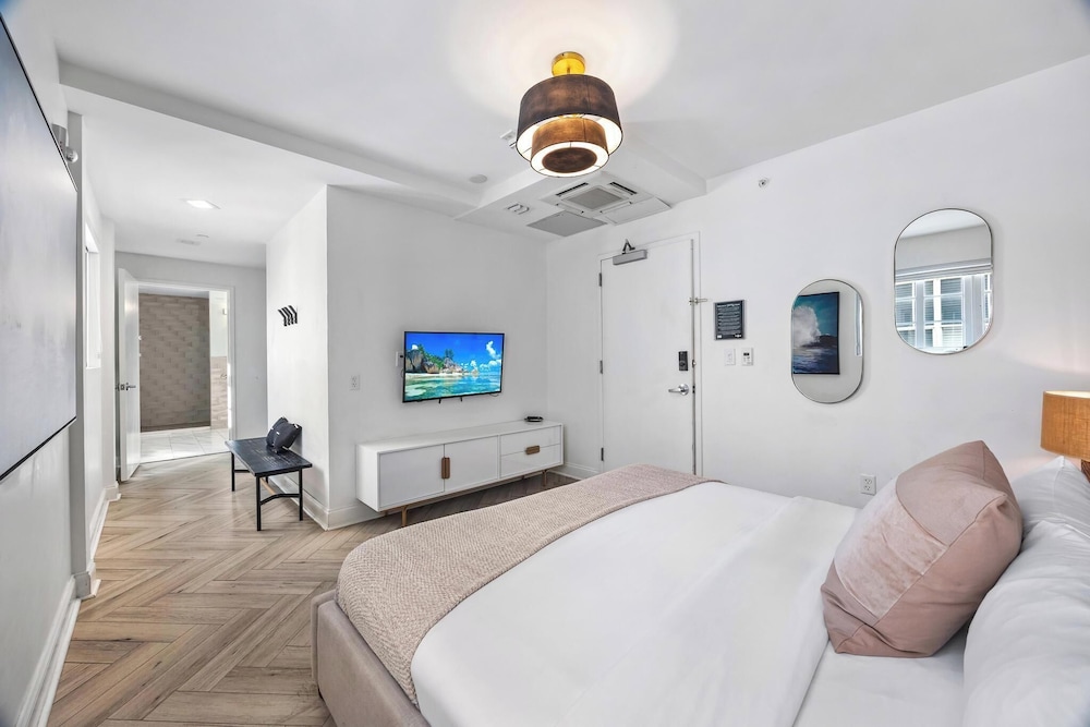 Luxuri Suites 15/50