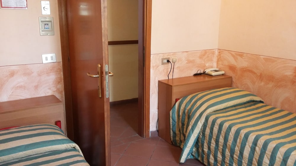 Hotel Monica 5/43