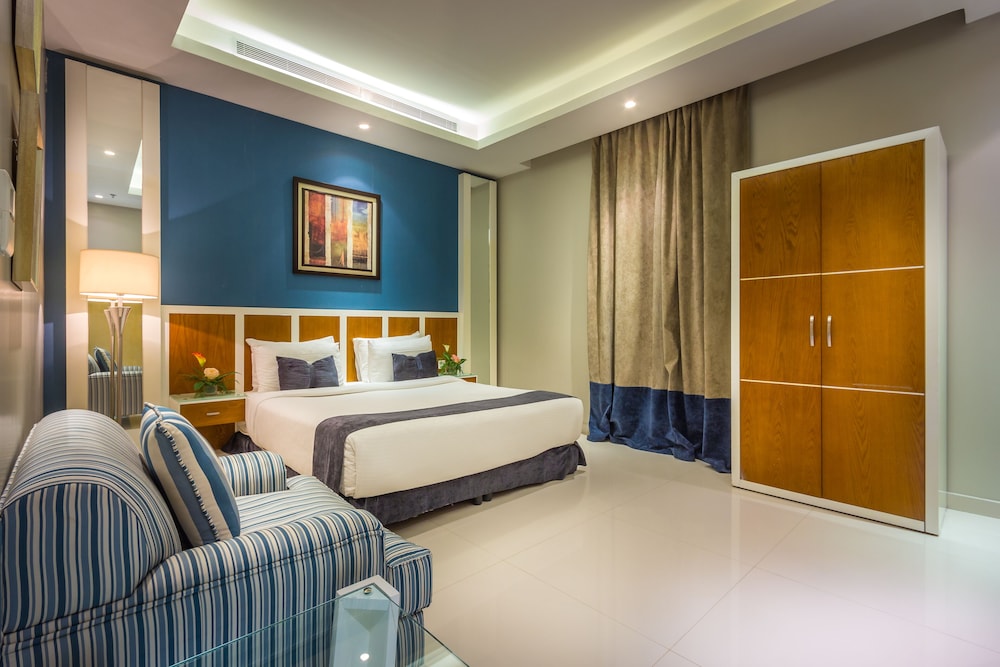 ROOM, DOUBLE BED