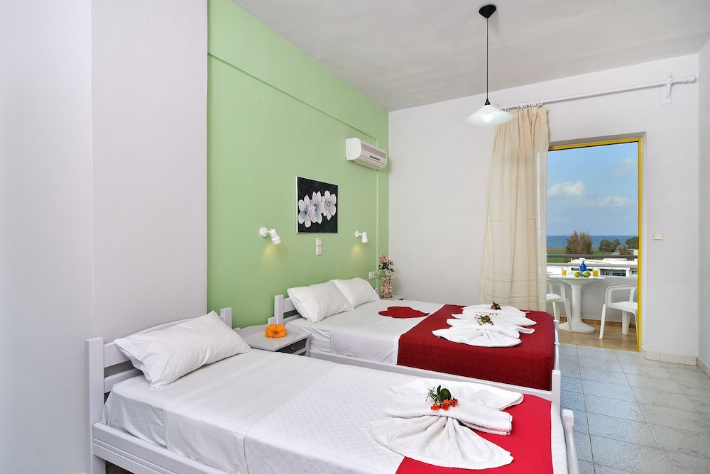 Nereides Hotel 9/38
