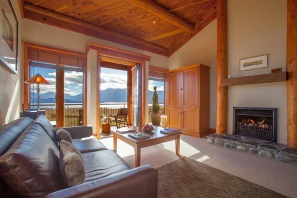 FIORDLAND LODGE 39/72