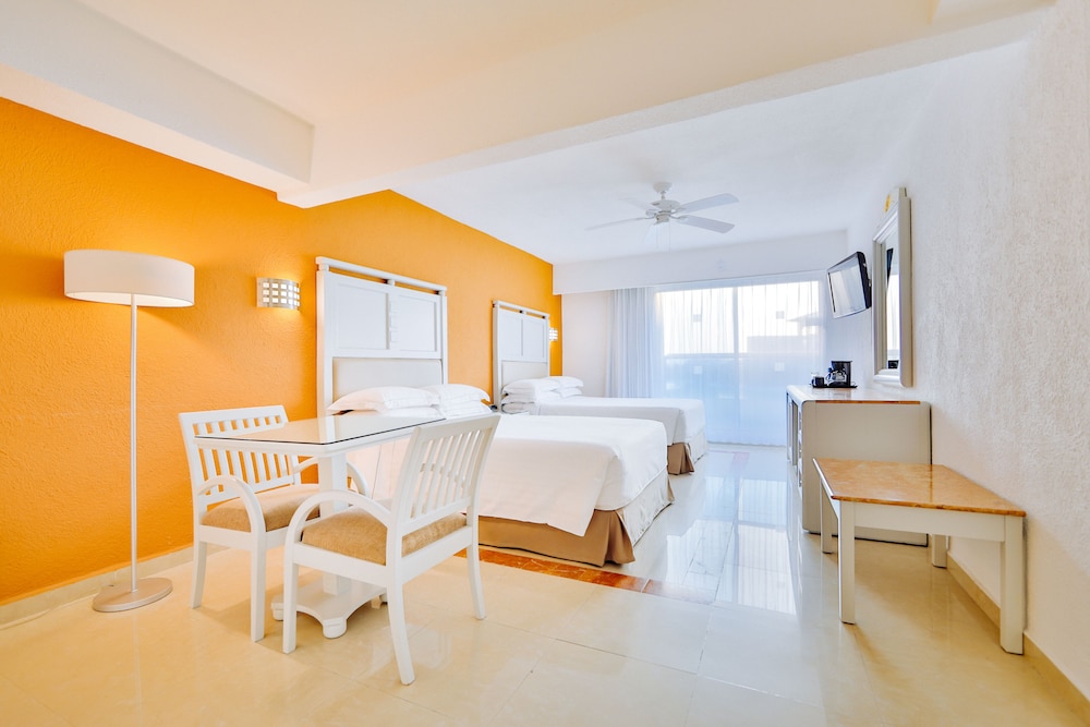 2x2, Connecting, 2 King Beds، Occidental Costa Cancun 6/8