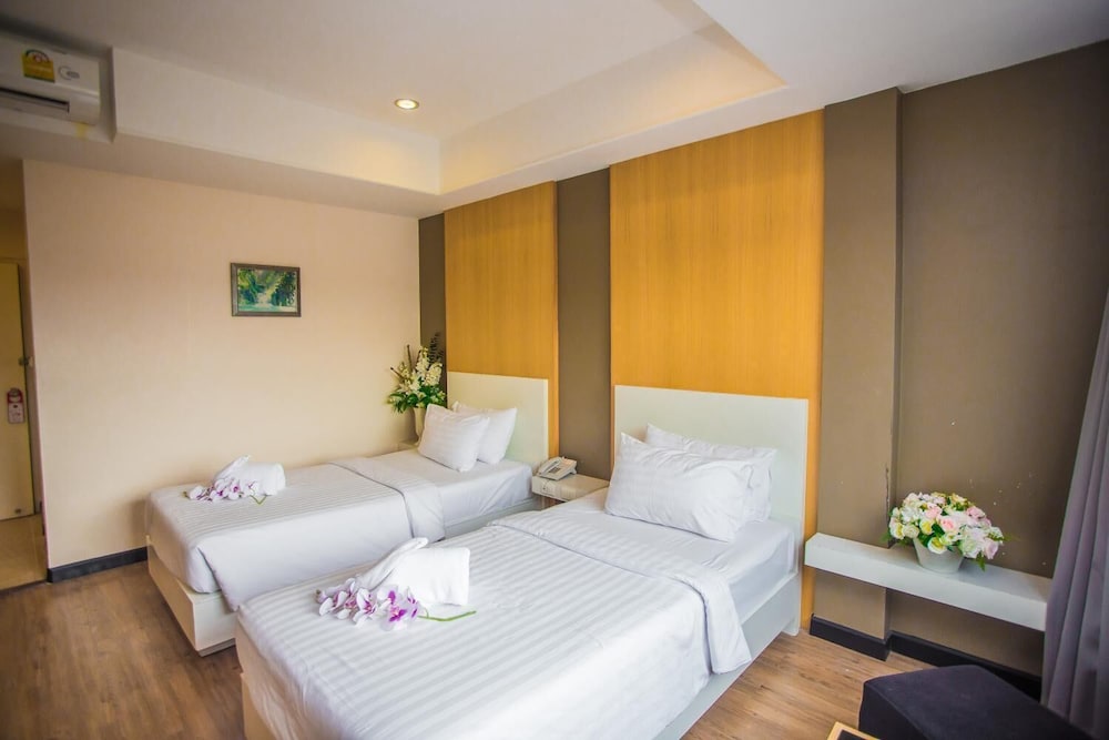 New Travel Lodge Hotel 22/63