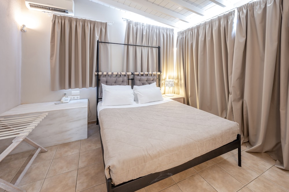 Smy Santorini Suites & Villas 19/76