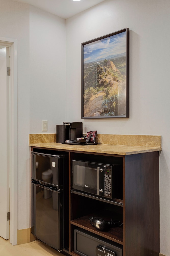 Ayres Hotel Spa Moreno Valley 56/64