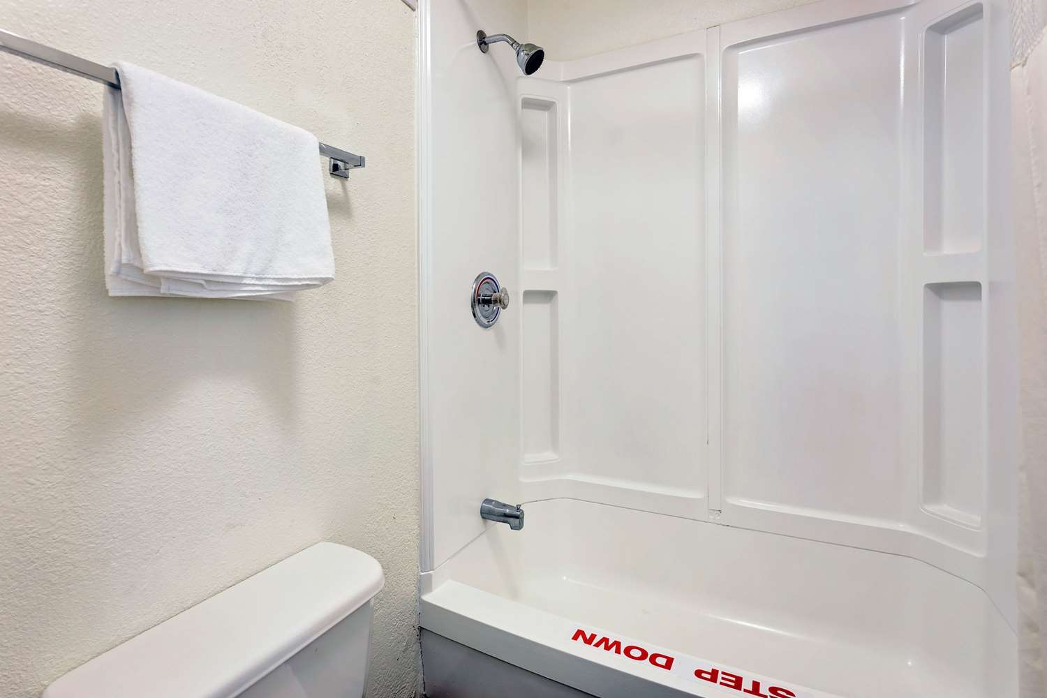 Travelodge by Wyndham College Park 25/25
