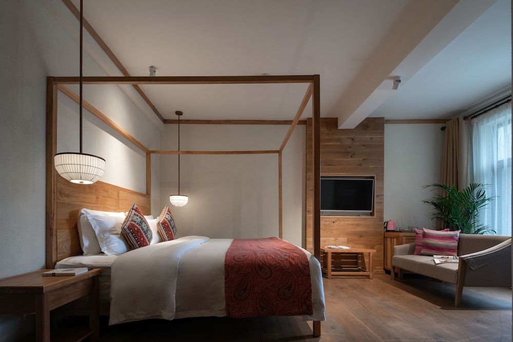 The Apsara Lodge 14/75