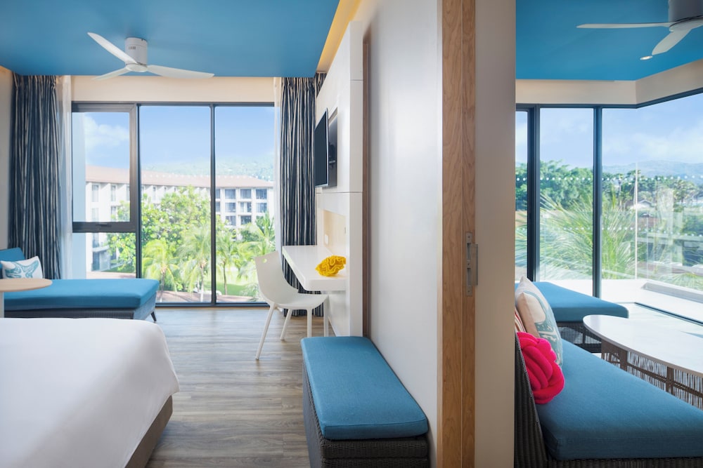 جناح بسرير كينج بإطلالة على المسبح بغرفة نوم واحدة، OZO Phuket 4/10