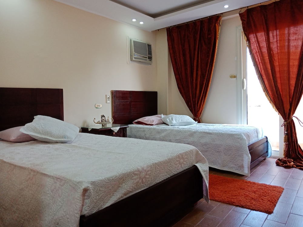 Pyramids Plateau Hotel 8/41