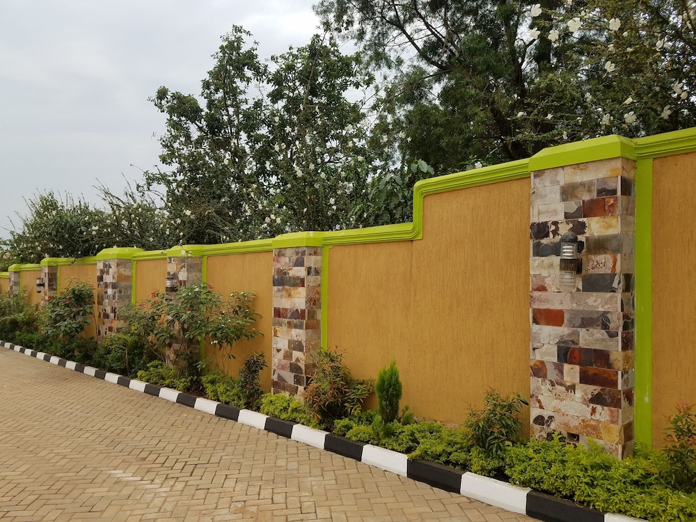 Sibyangu Standard Hotel 19/20