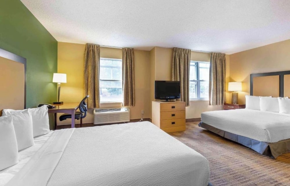 2 Queen Beds - Accessible, Nsmk, Kitchen