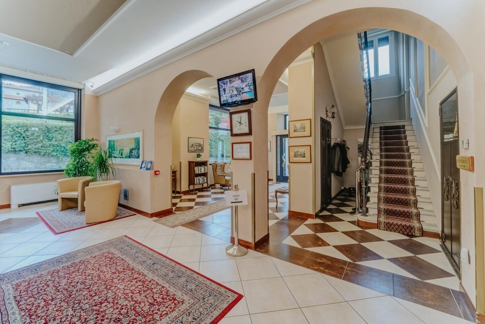 Hotel Flora 7/50