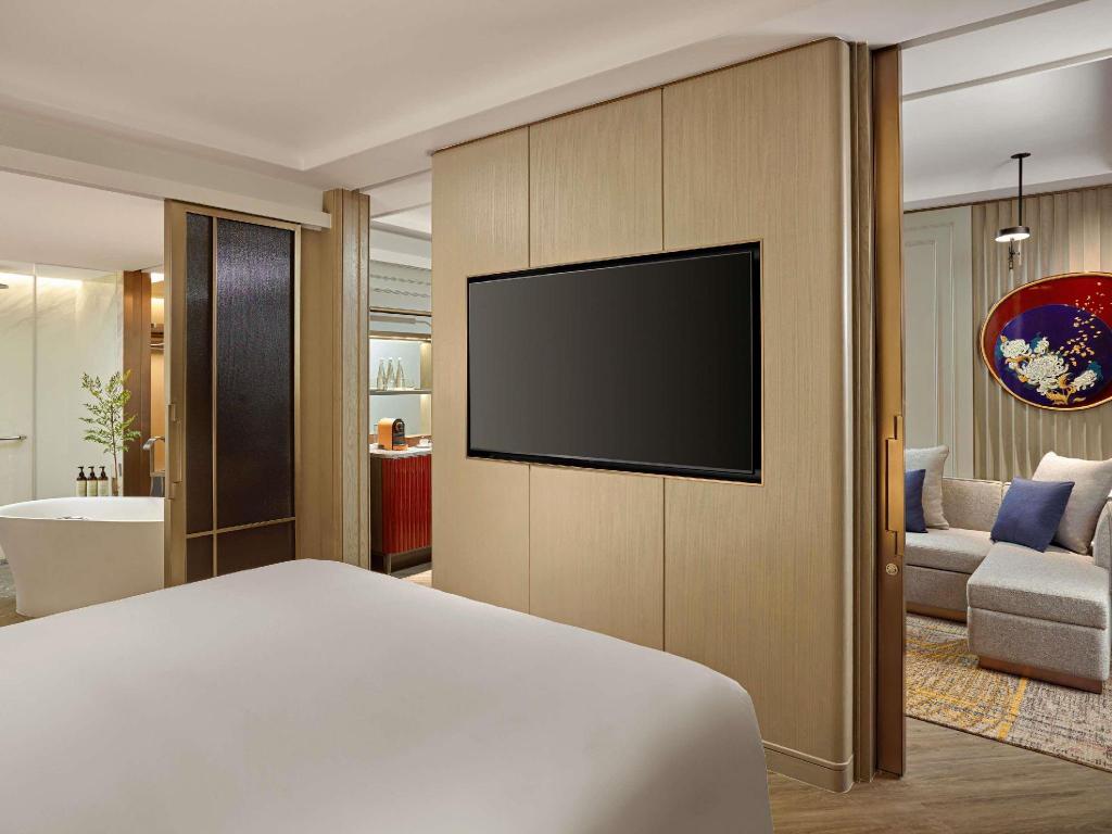 1 BEDROOM, JUNIOR SUITE, KING BED