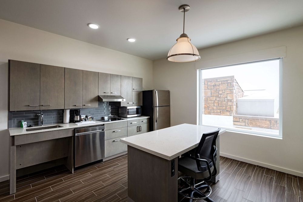 Hyatt House Carlsbad 15/22