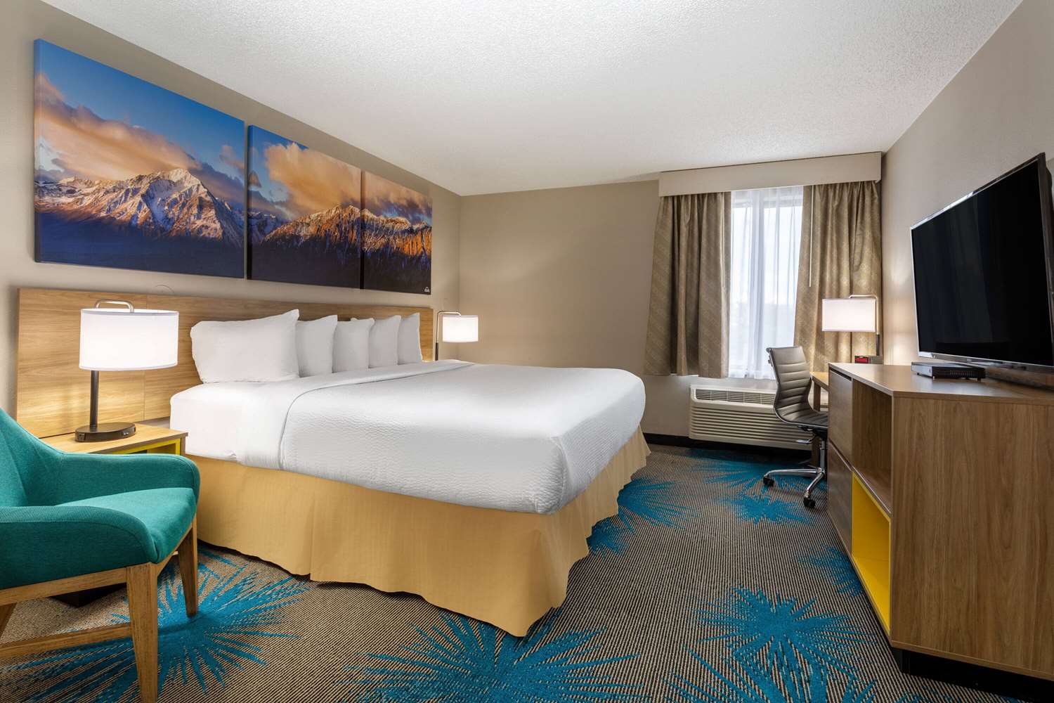 Days Inn & Suites by Wyndham Denver International Airport 7/37