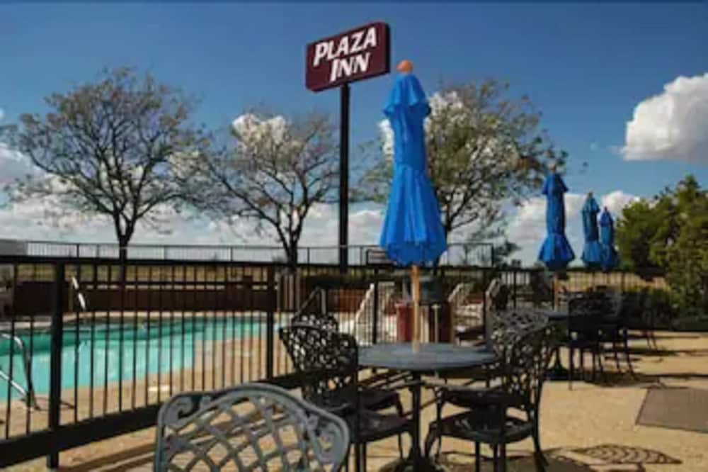 Plaza Inn 37/48