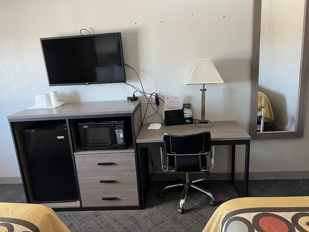 Super 8 by Wyndham Amarillo East 31/37