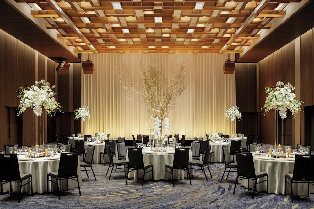 THE OSAKA STATION HOTEL, Autograph Collection 40/46