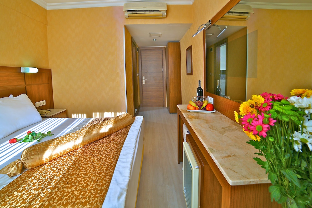 The Center Hotel 33/33