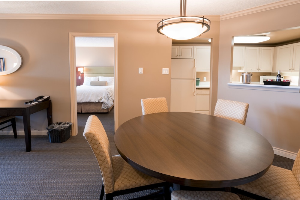 Victoria Regent Waterfront Hotel & Suites 65/86