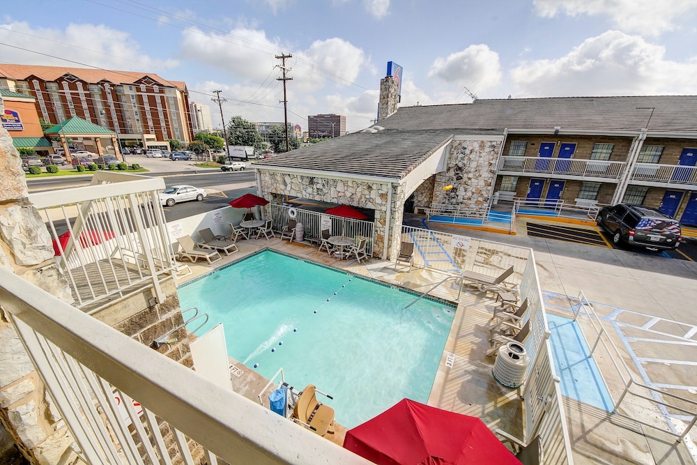 Motel6 San Antonio, TX - Northwest Medical Center 9/60