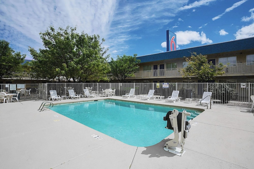 Motel6 Holbrook, AZ 56/62