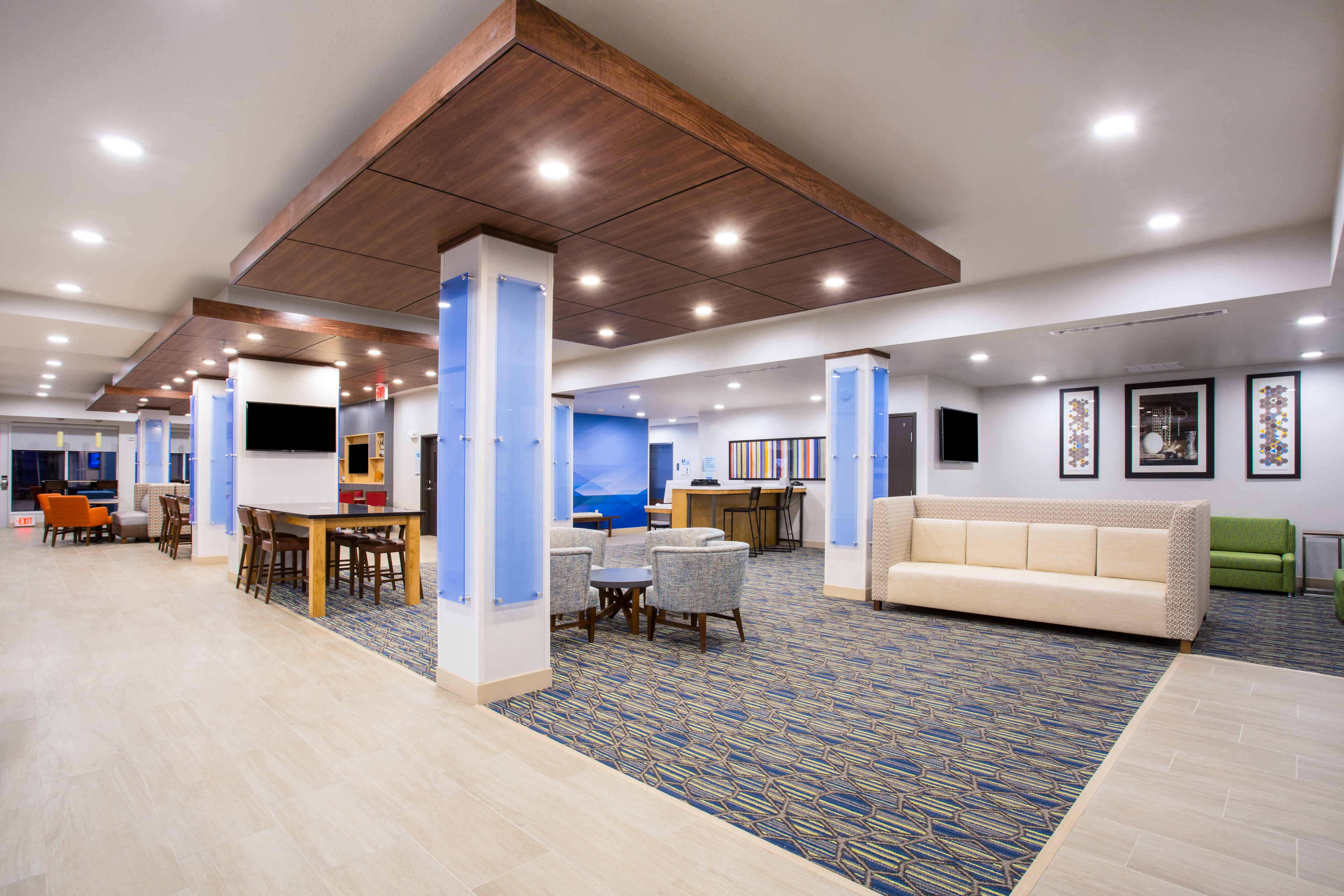 HOLIDAY INN EXPRESS & SUITES RAPID CITY - RUSHMORE SOUTH 10/50