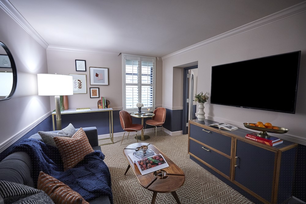 The Oliver Hotel 41/58