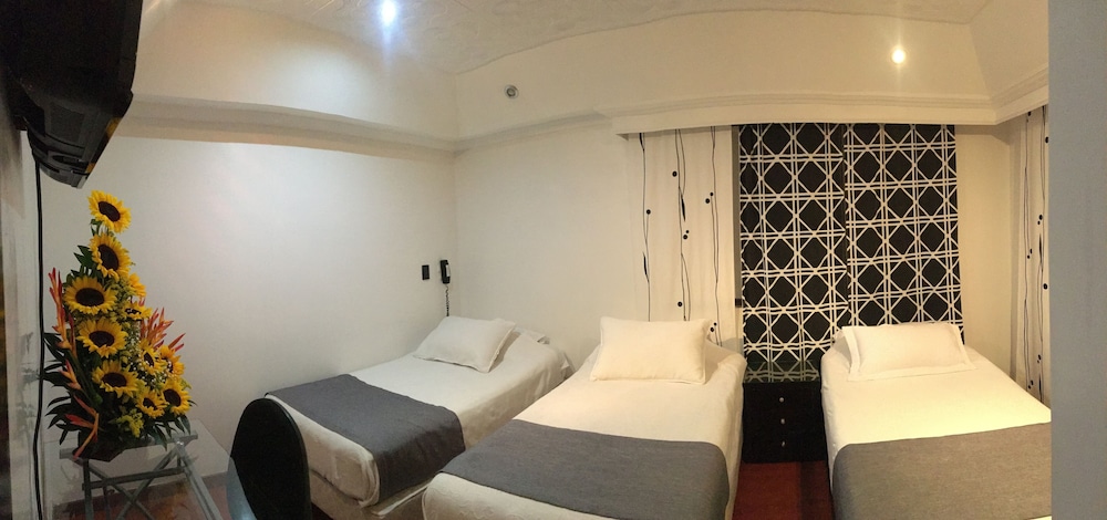 Hotel Ejecutivo Embajada 10/19