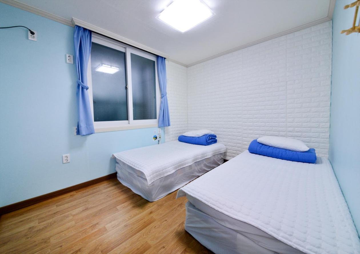Standard, Twin Beds