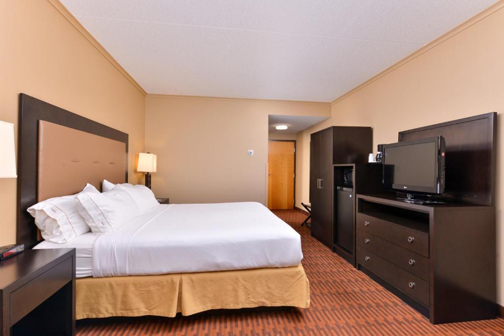 1 Bedroom, Suite, King Bed, Sofa, Balcony