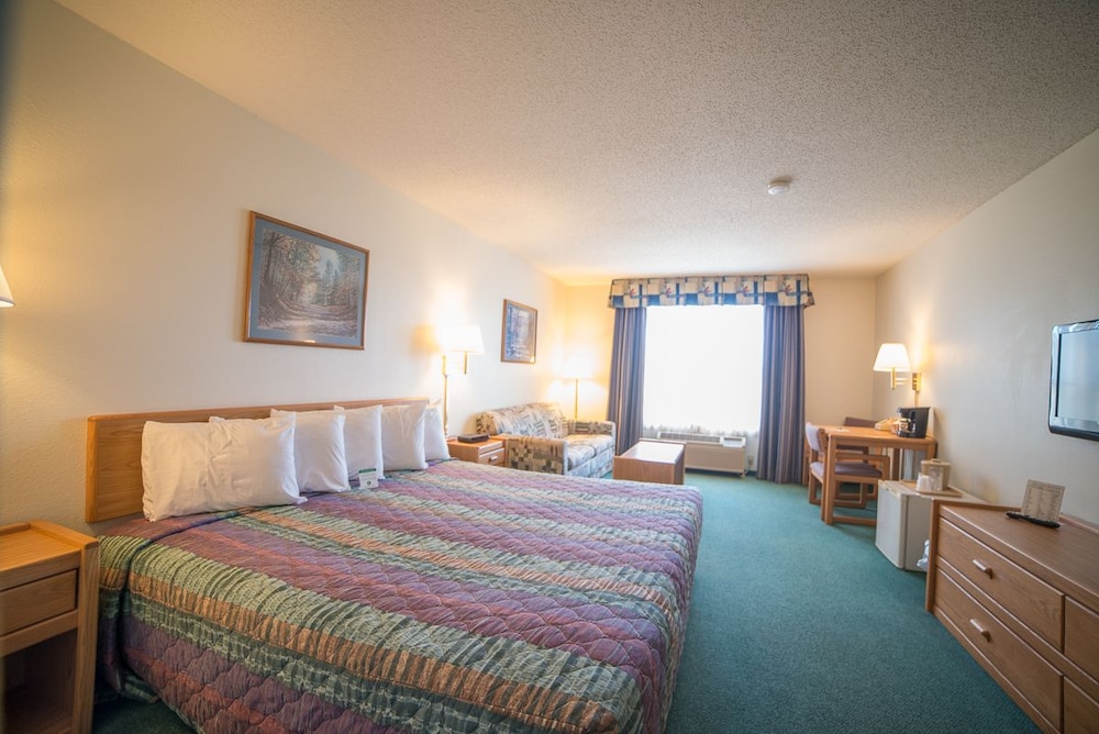 River Valley Inn & Suites 7/37
