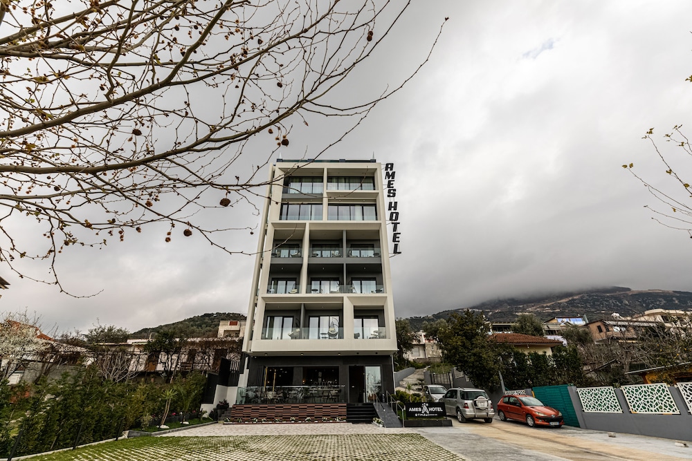 Ames Hotel & Spa in VLORE