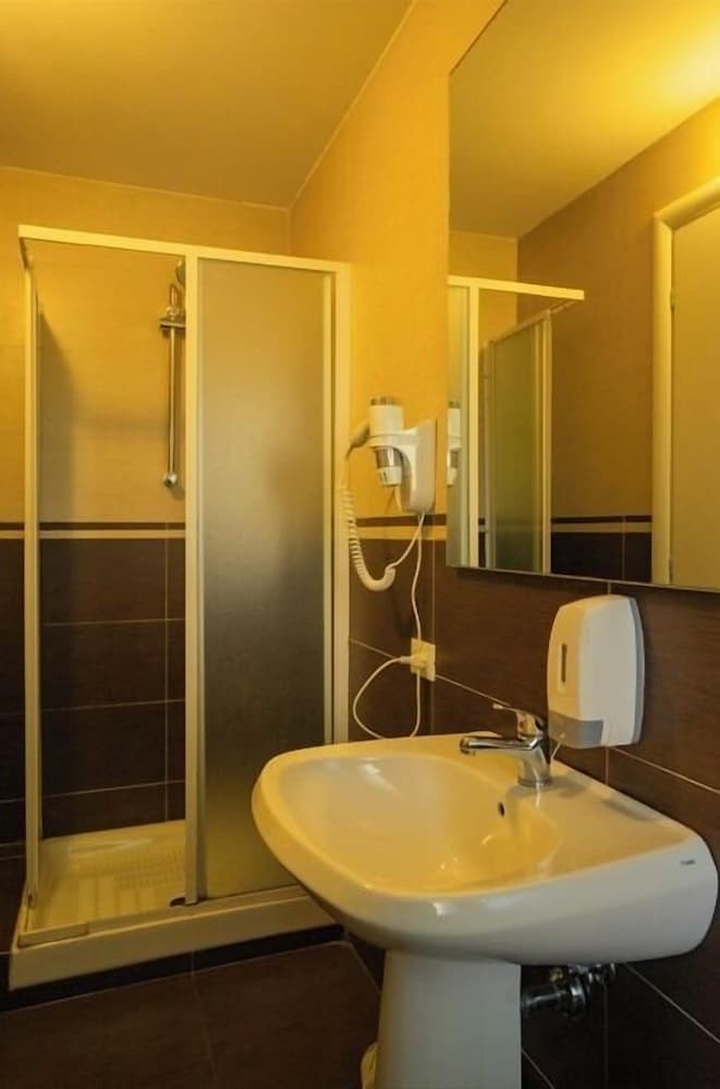 Isa Fiumicino Airport Residence 50/50