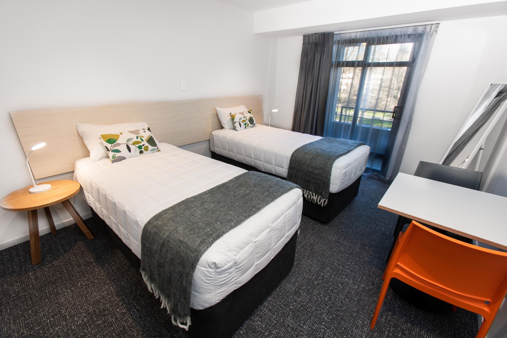 CLASSIC, TWIN BEDS, SHARED BATHROOM