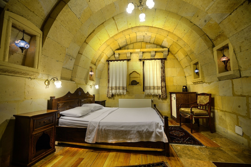 Vineyard Cave Hotel 10/98