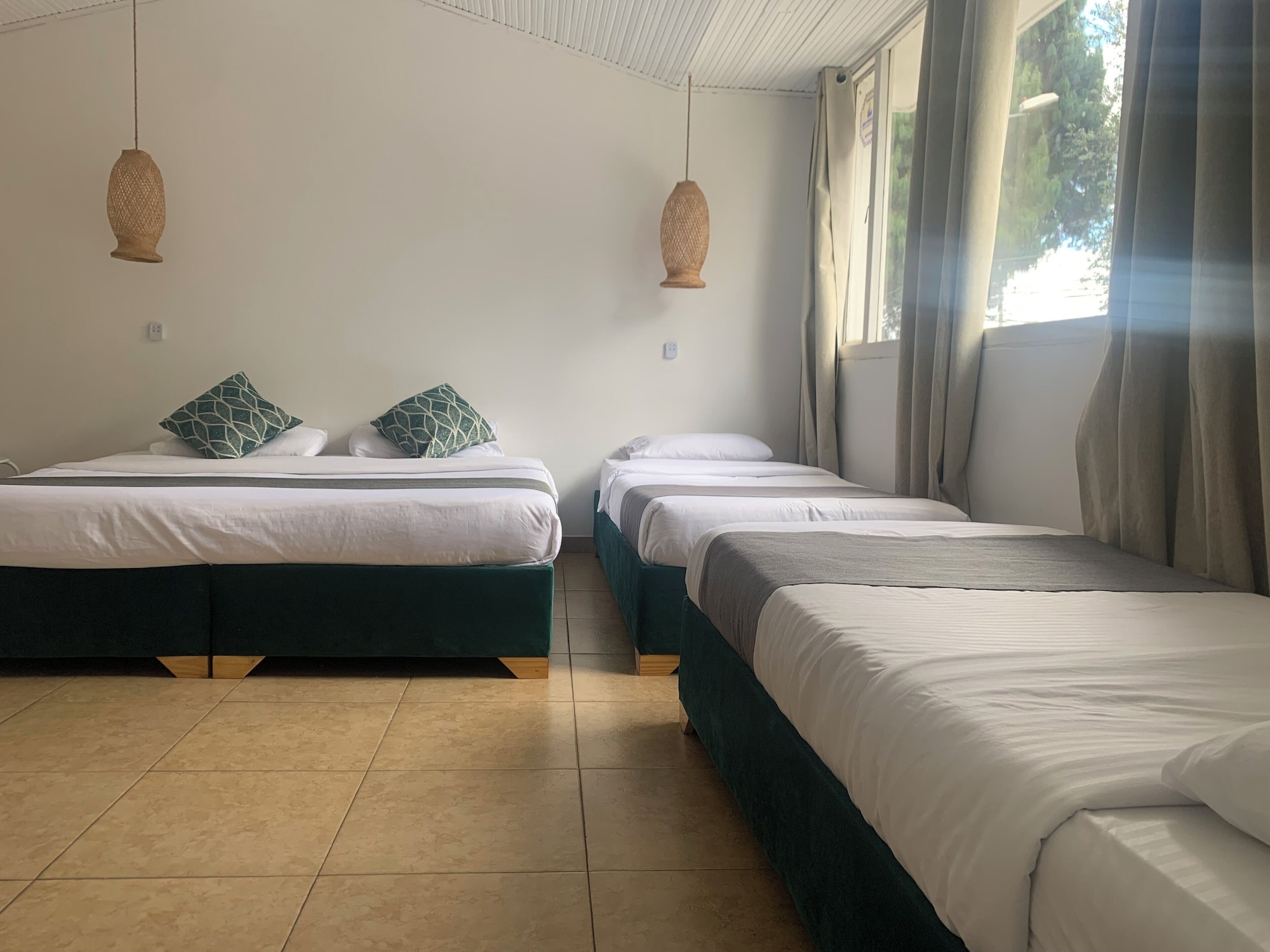 ROOM, QUADRUPLE
