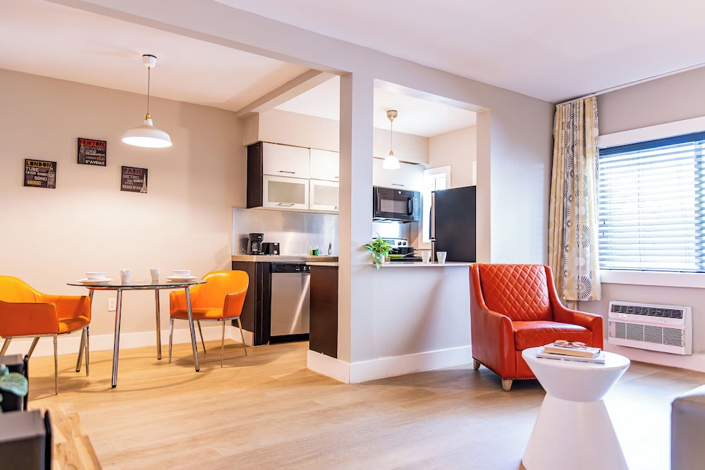 Beachside All Suites Hotel 24/38