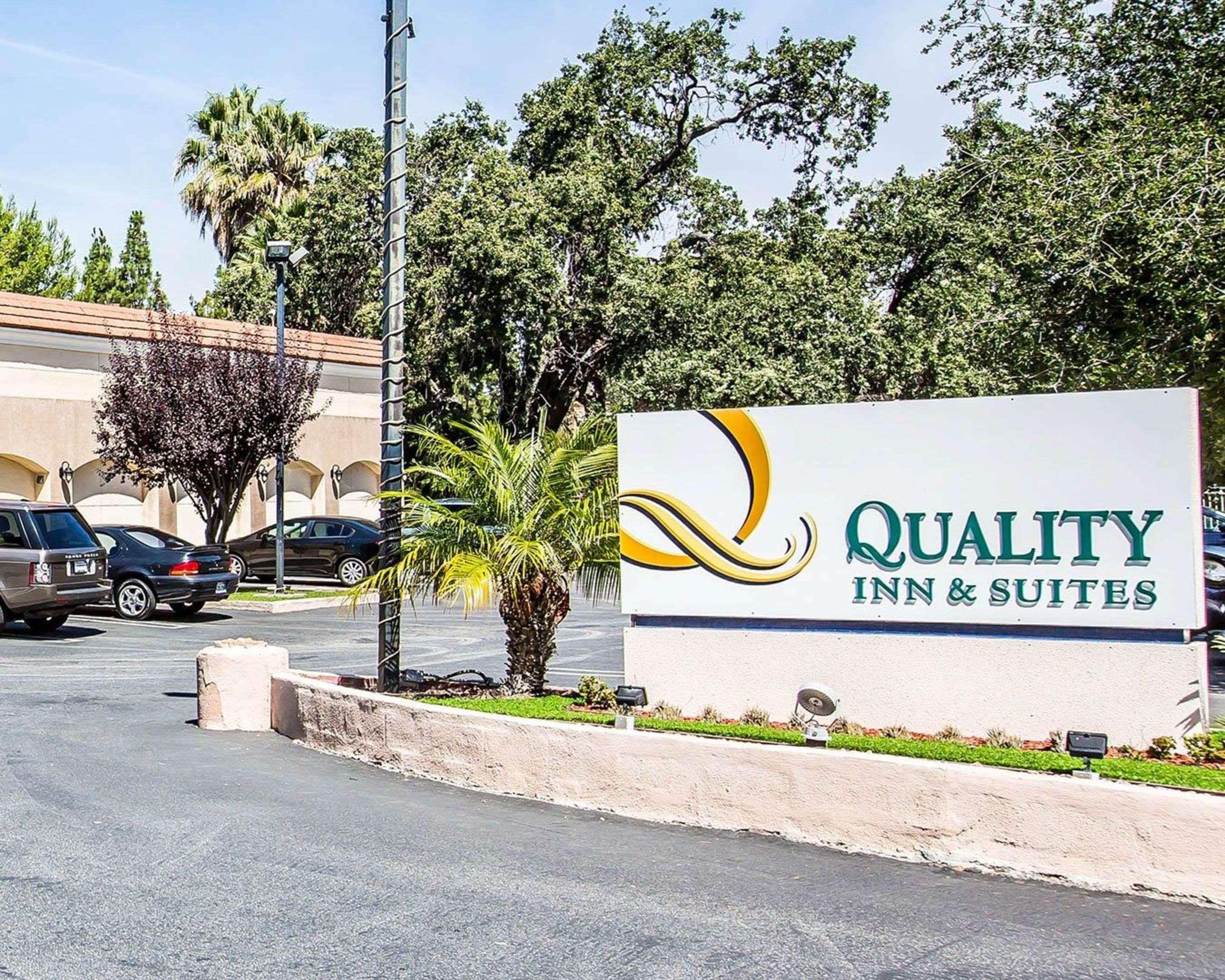 Quality Inn & Suites Thousand Oaks 32/38