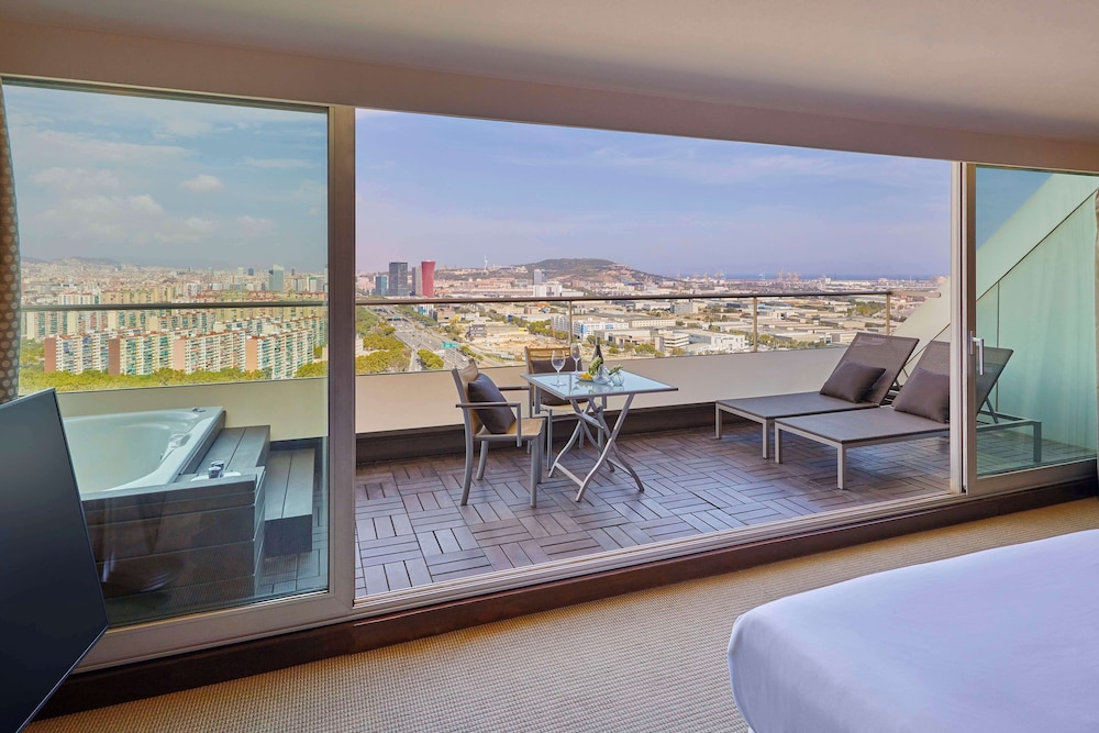 Hyatt Regency Barcelona Tower 37/82