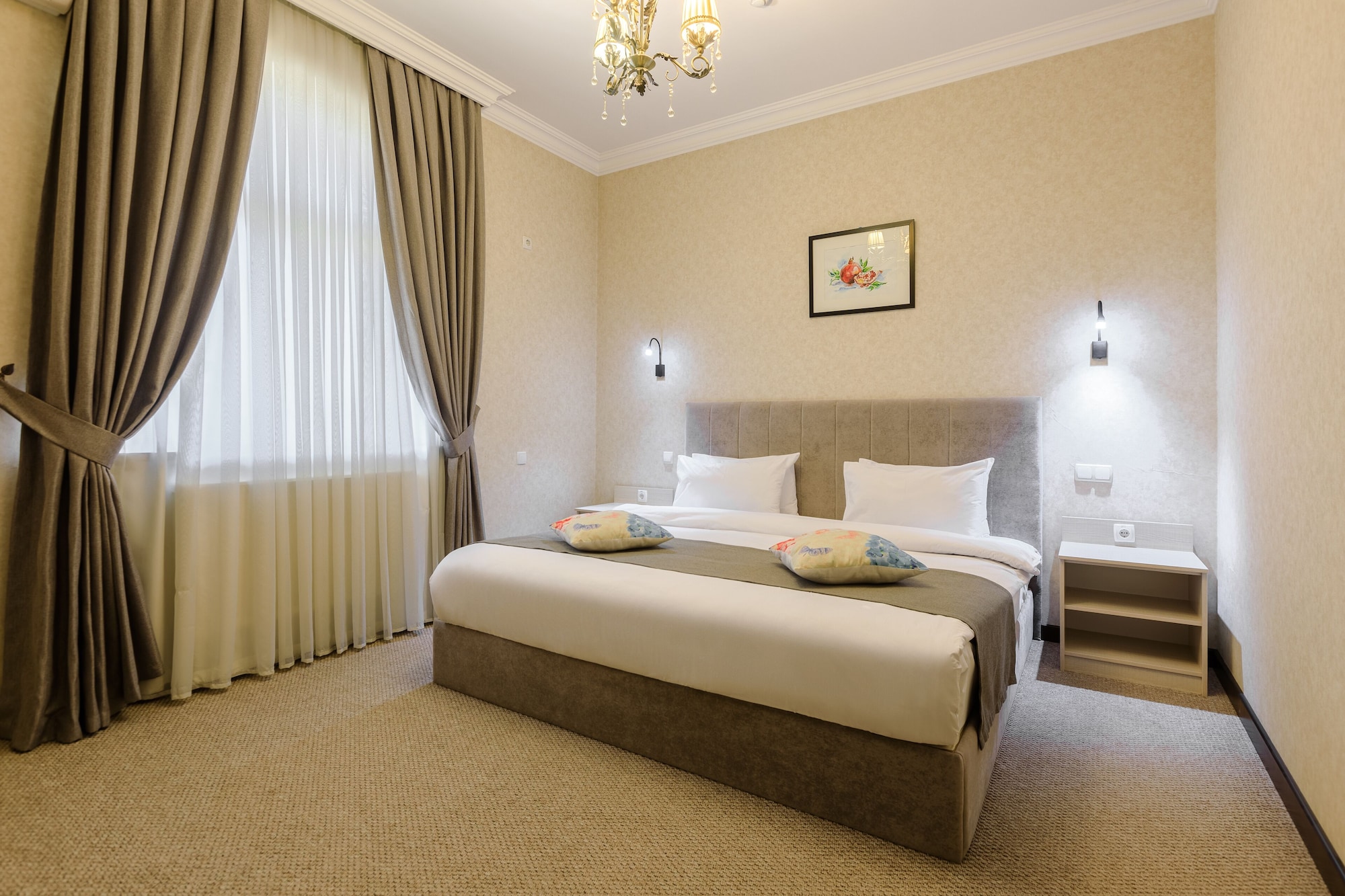 SUITE, KING BED, SOFA