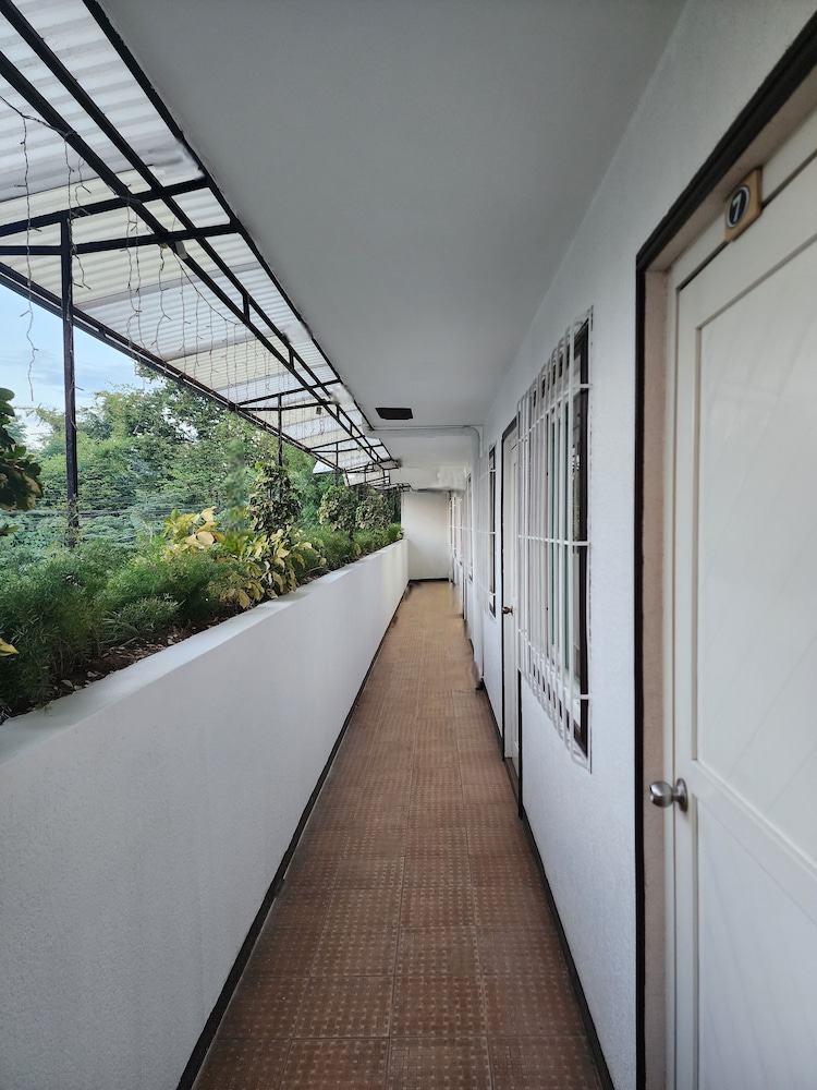MB s Garden Inn 6/54